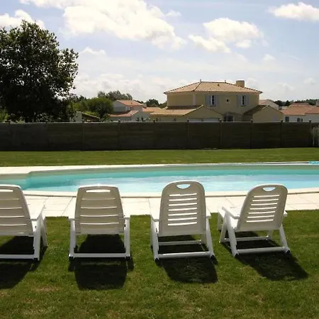 Calme Villa Saint-Révérend
